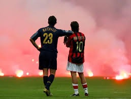 为什么投手在换局休息时需要穿着夹克以保持投球手臂的热度