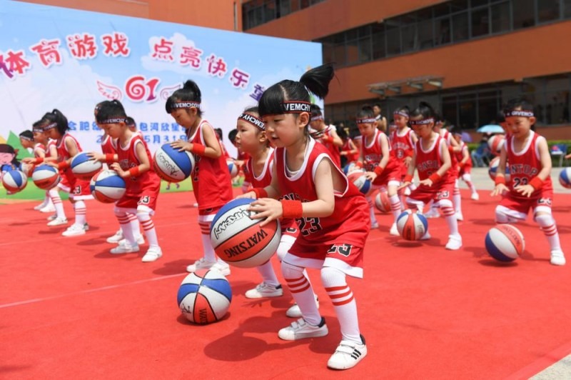 巴萨制造禁区混战 亚马尔捅射破门